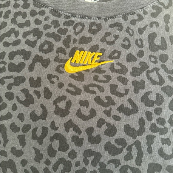 Nike Women’s cheetah print shirt - Picture 2 of 3